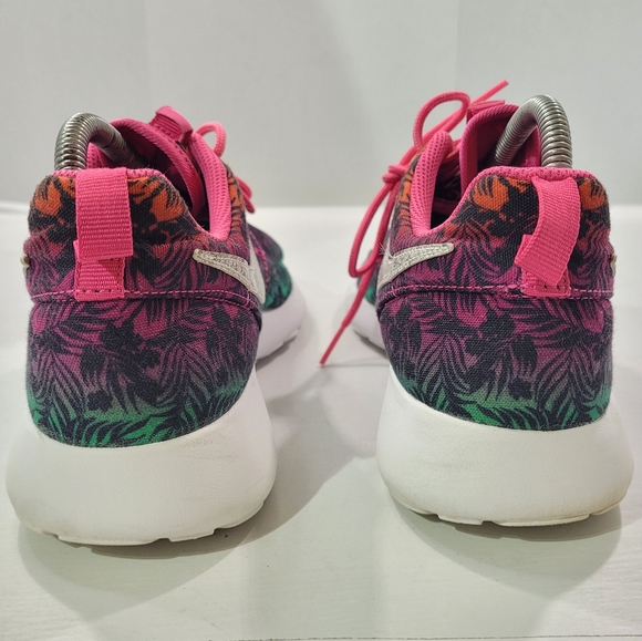 NIKE ROSHE RUN FLORAL PRINT MULTI-COLOR YOUTH SIZE 7/WOMEN 8.5 677784-602 A9 - Picture 10 of 15